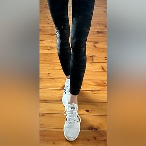 Women's 8.5 adidas gym shoes